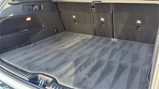 Thumbnail: 2025 Mercedes-Benz GLC - 33