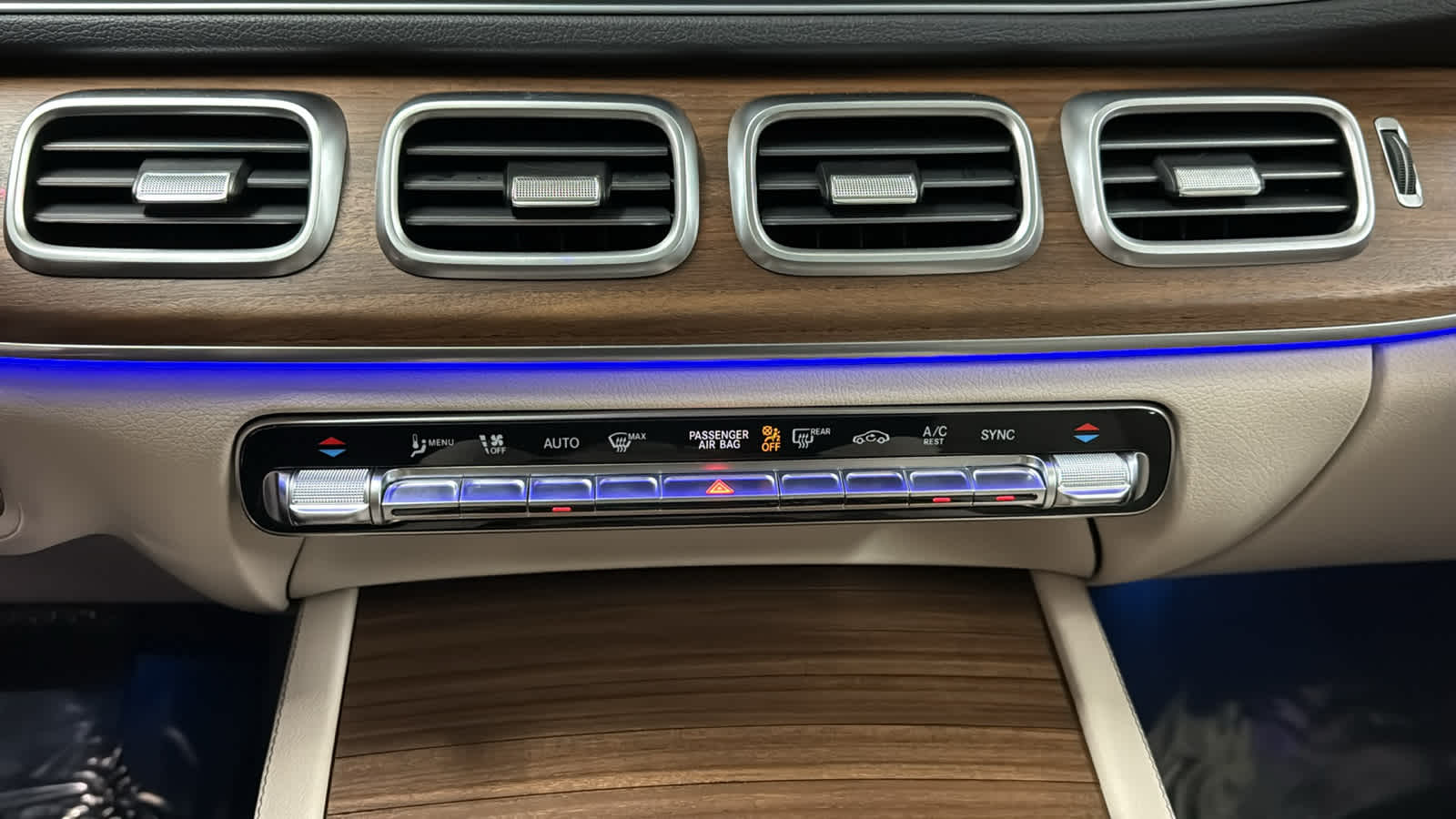 Thumbnail: 2026 Mercedes-Benz GLE - 23