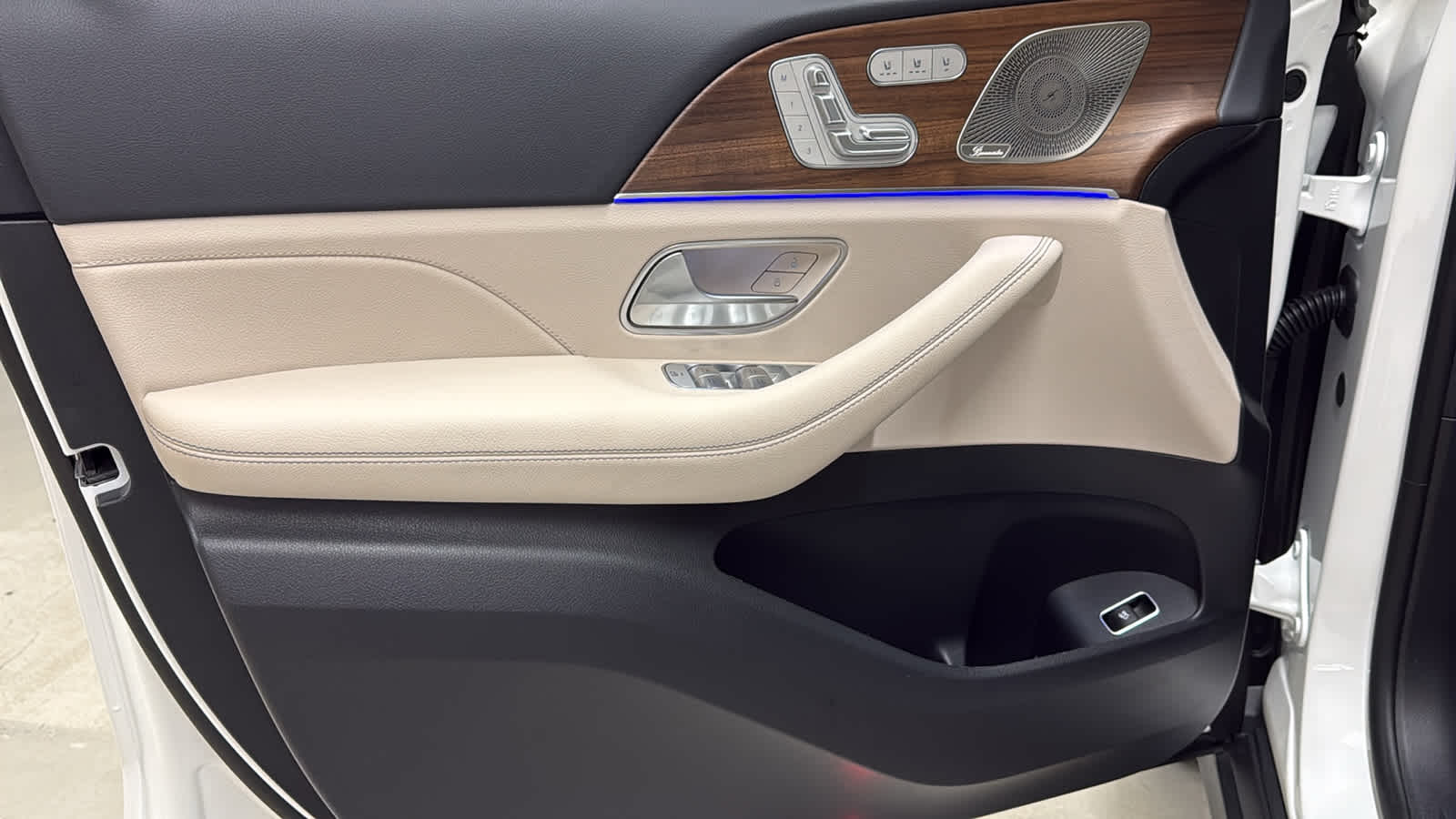 Thumbnail: 2026 Mercedes-Benz GLE - 15