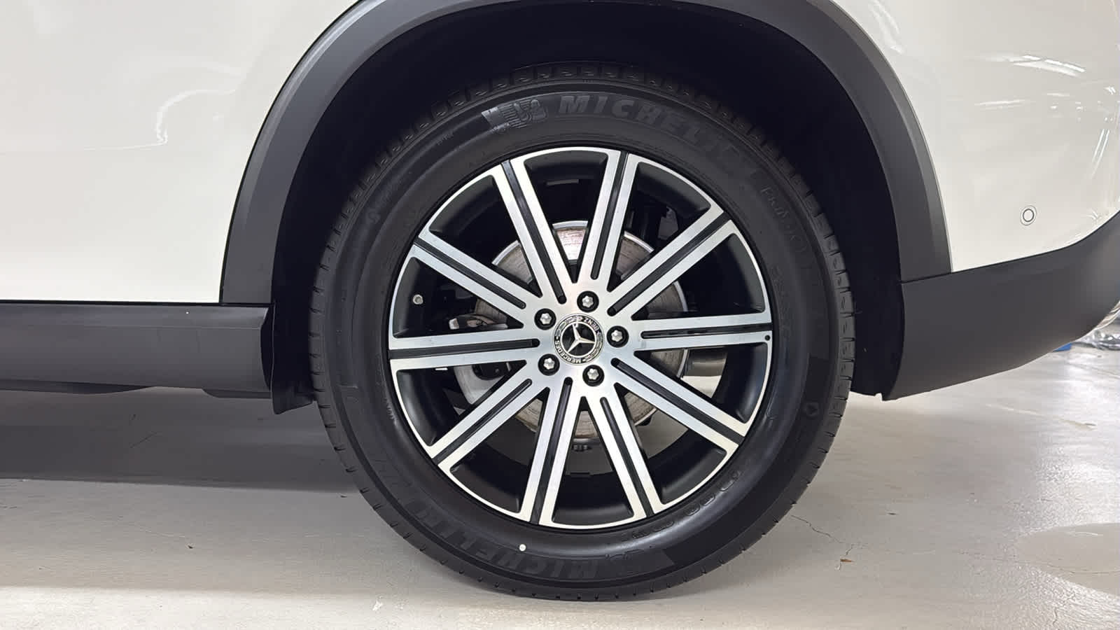 Thumbnail: 2026 Mercedes-Benz GLE - 12