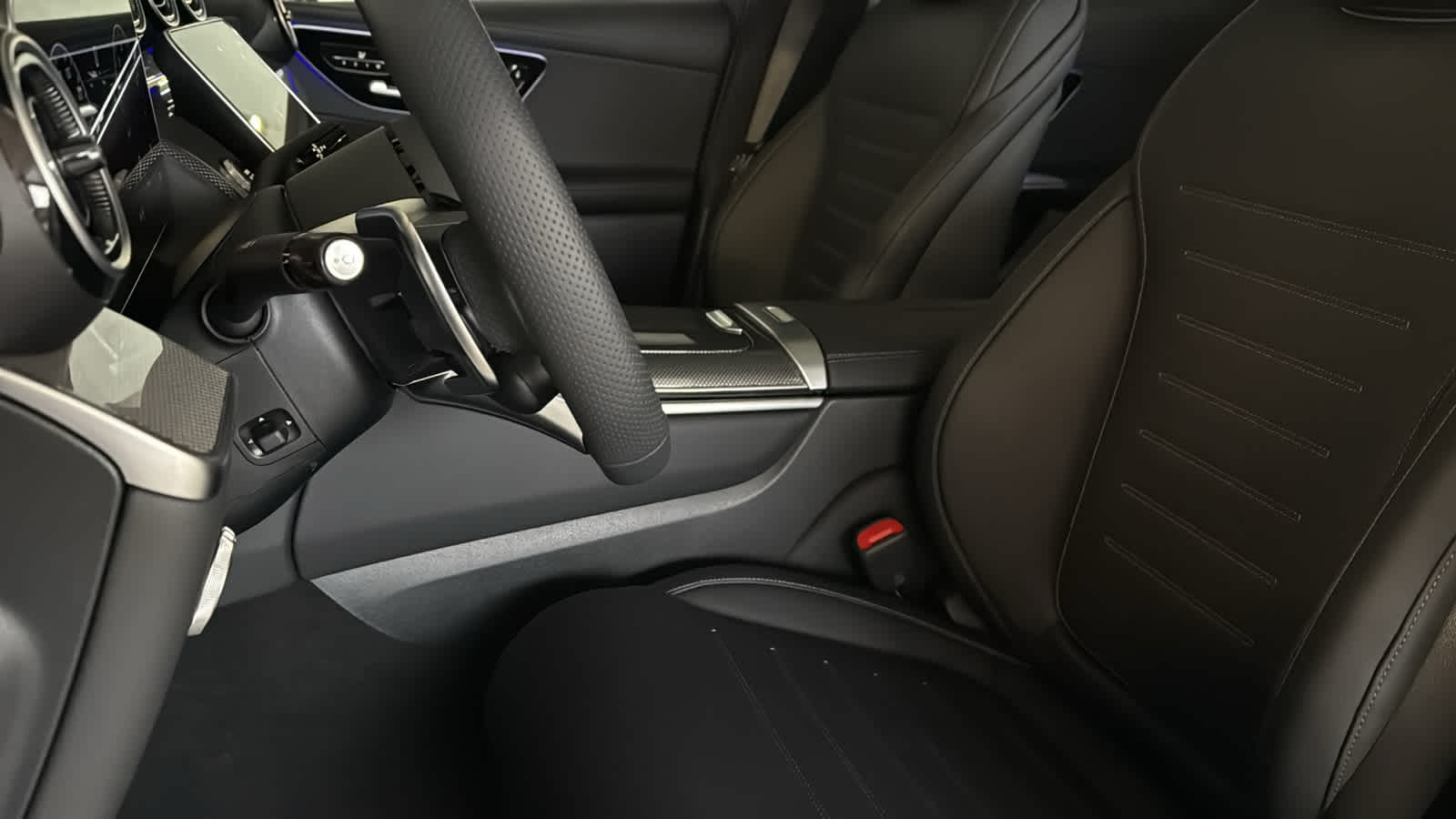 Thumbnail: 2026 Mercedes-Benz GLC - 28