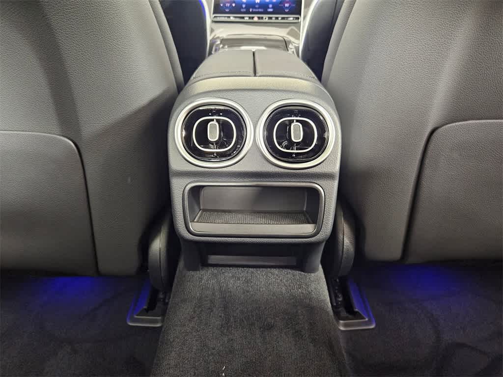 Thumbnail: 2025 Mercedes-Benz C-Class - 36