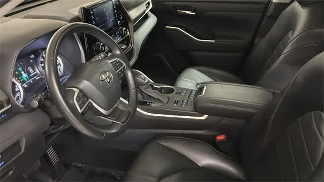 Thumbnail: 2022 Toyota Highlander - 4