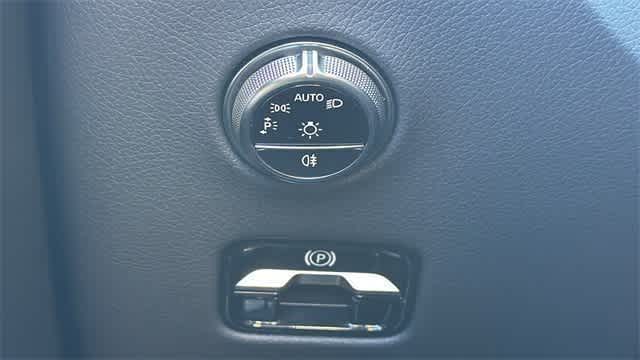 Thumbnail: 2025 Mercedes-Benz GLC - 17