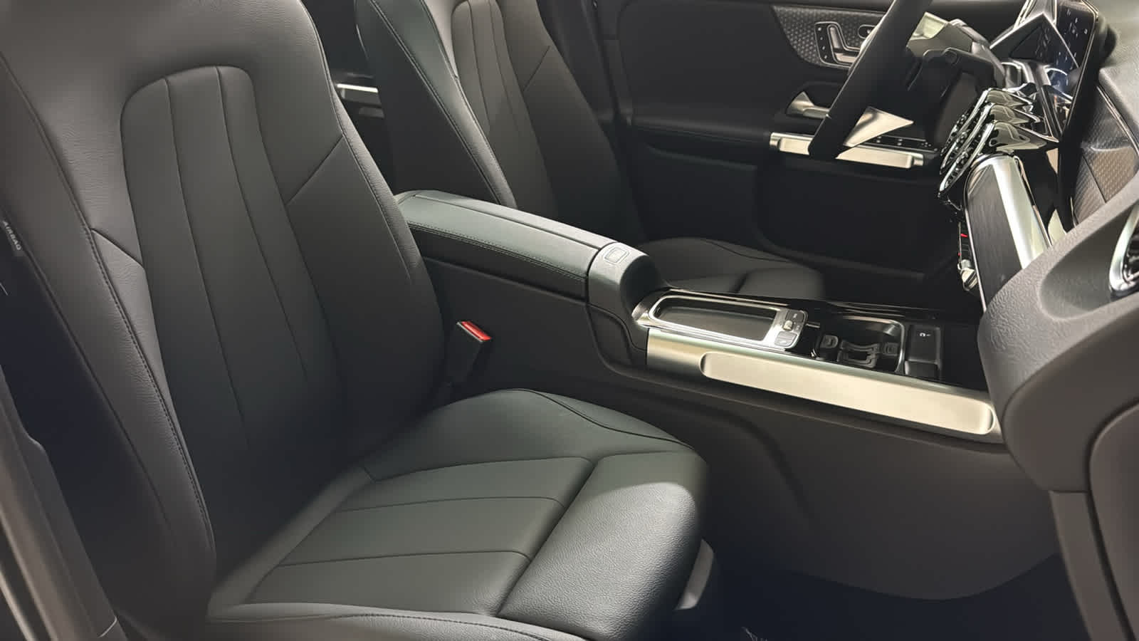 Thumbnail: 2026 Mercedes-Benz GLB - 37