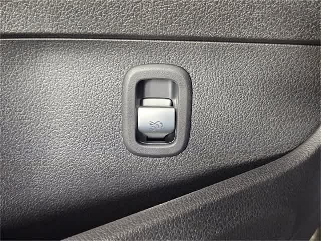 Thumbnail: 2025 Mercedes-Benz C-Class - 40