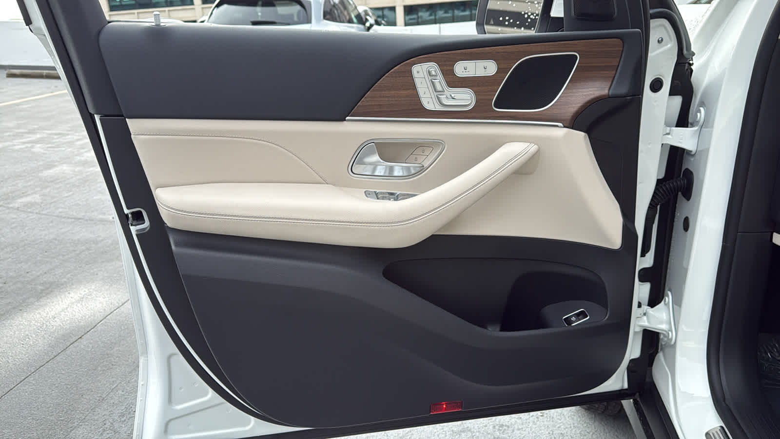 Thumbnail: 2026 Mercedes-Benz GLE - 13