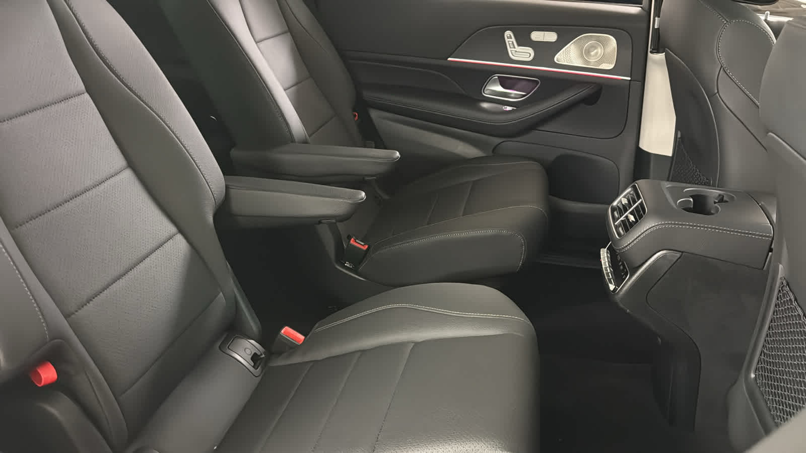 Thumbnail: 2025 Mercedes-Benz GLS - 36