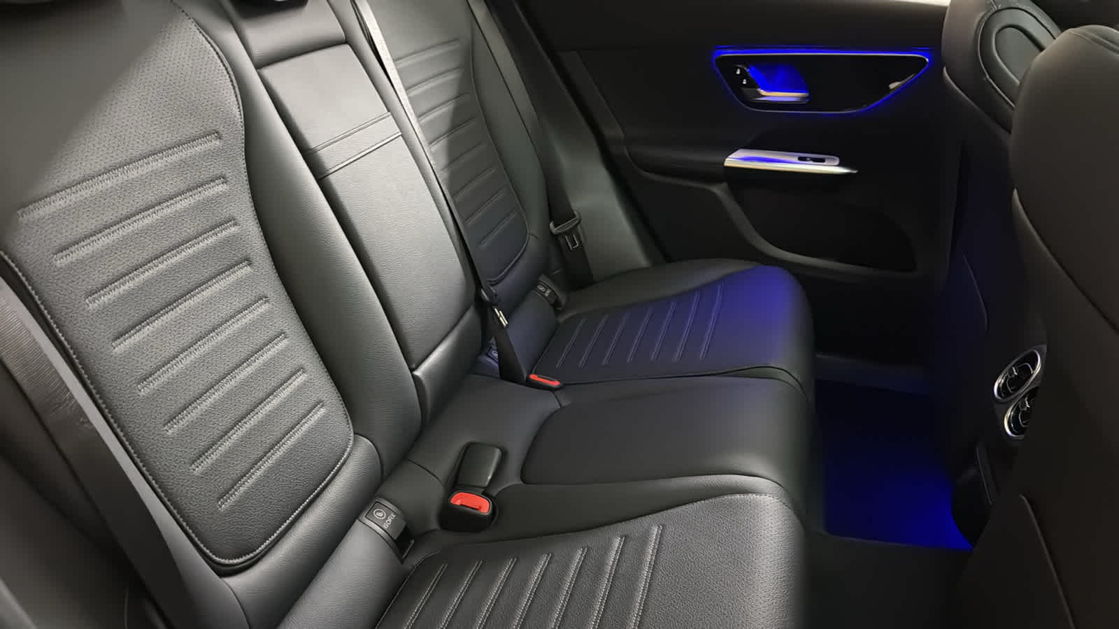 Thumbnail: 2026 Mercedes-Benz GLC - 34