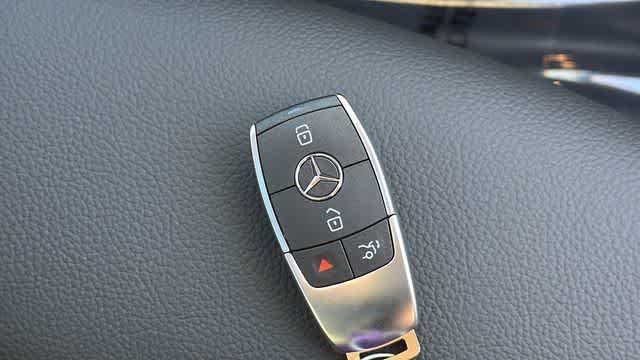 Thumbnail: 2026 Mercedes-Benz GLB - 38