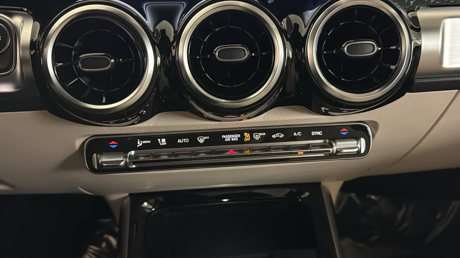 Thumbnail: 2026 Mercedes-Benz GLB - 24