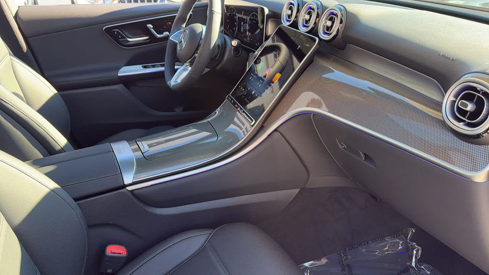 Thumbnail: 2026 Mercedes-Benz GLC - 36