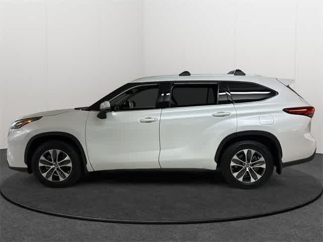 Thumbnail: 2022 Toyota Highlander - 3