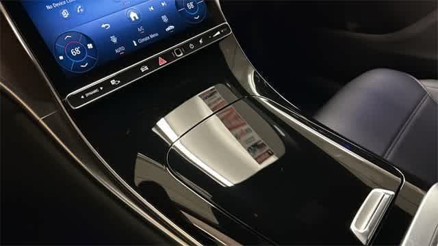 Thumbnail: 2025 Mercedes-Benz GLC - 19