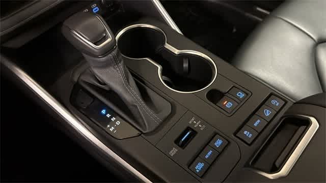 Thumbnail: 2022 Toyota Highlander - 22