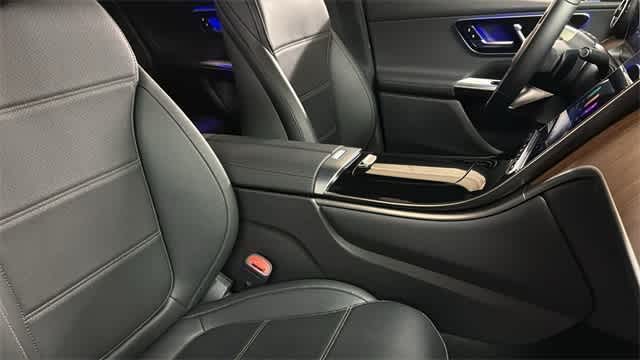 Thumbnail: 2025 Mercedes-Benz GLC - 33