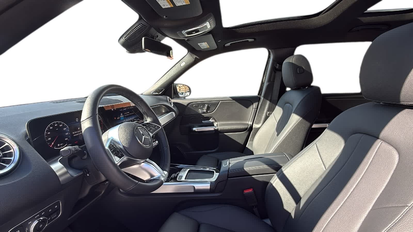 Thumbnail: 2025 Mercedes-Benz GLB - 6