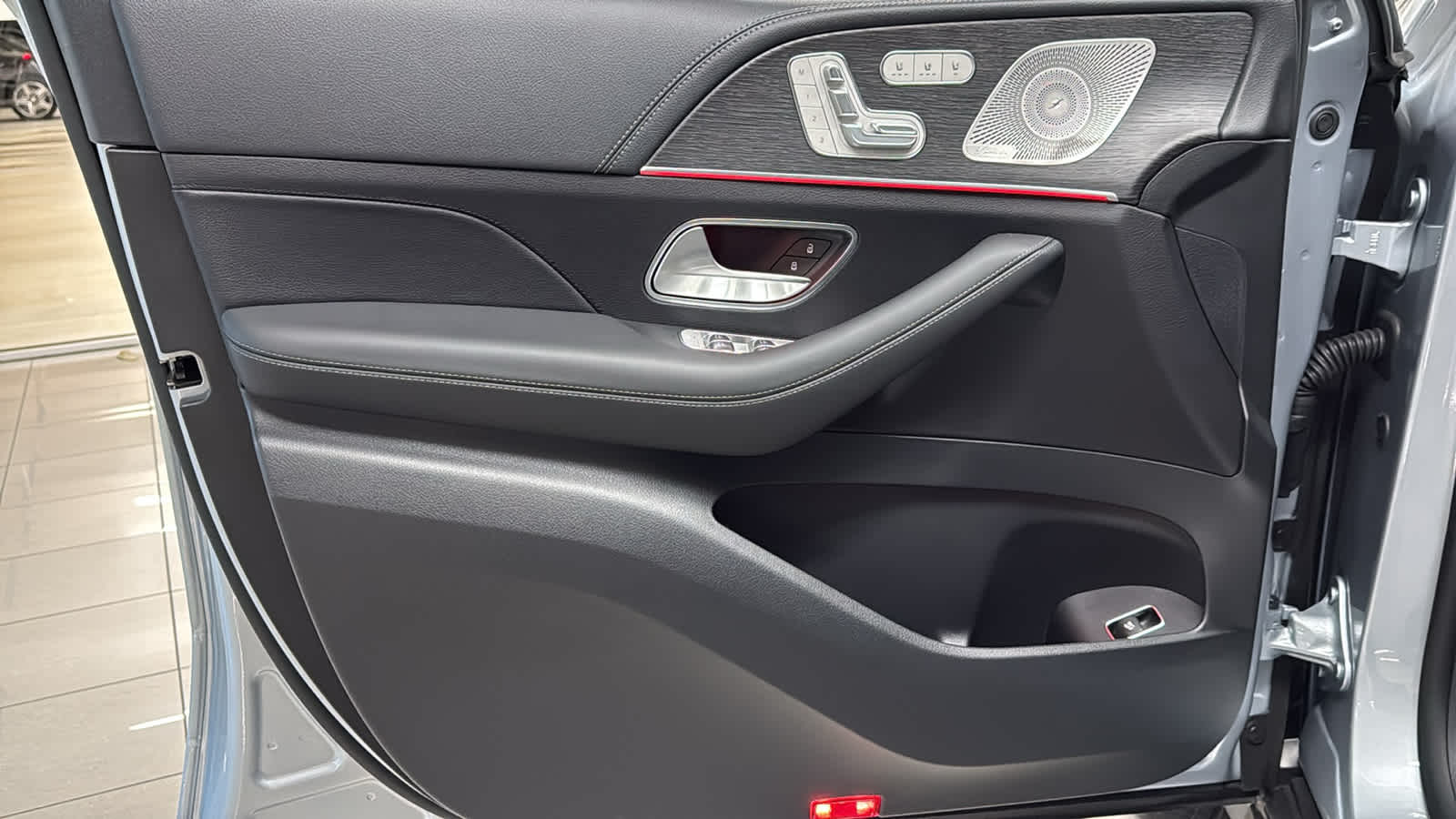 Thumbnail: 2025 Mercedes-Benz GLE - 15