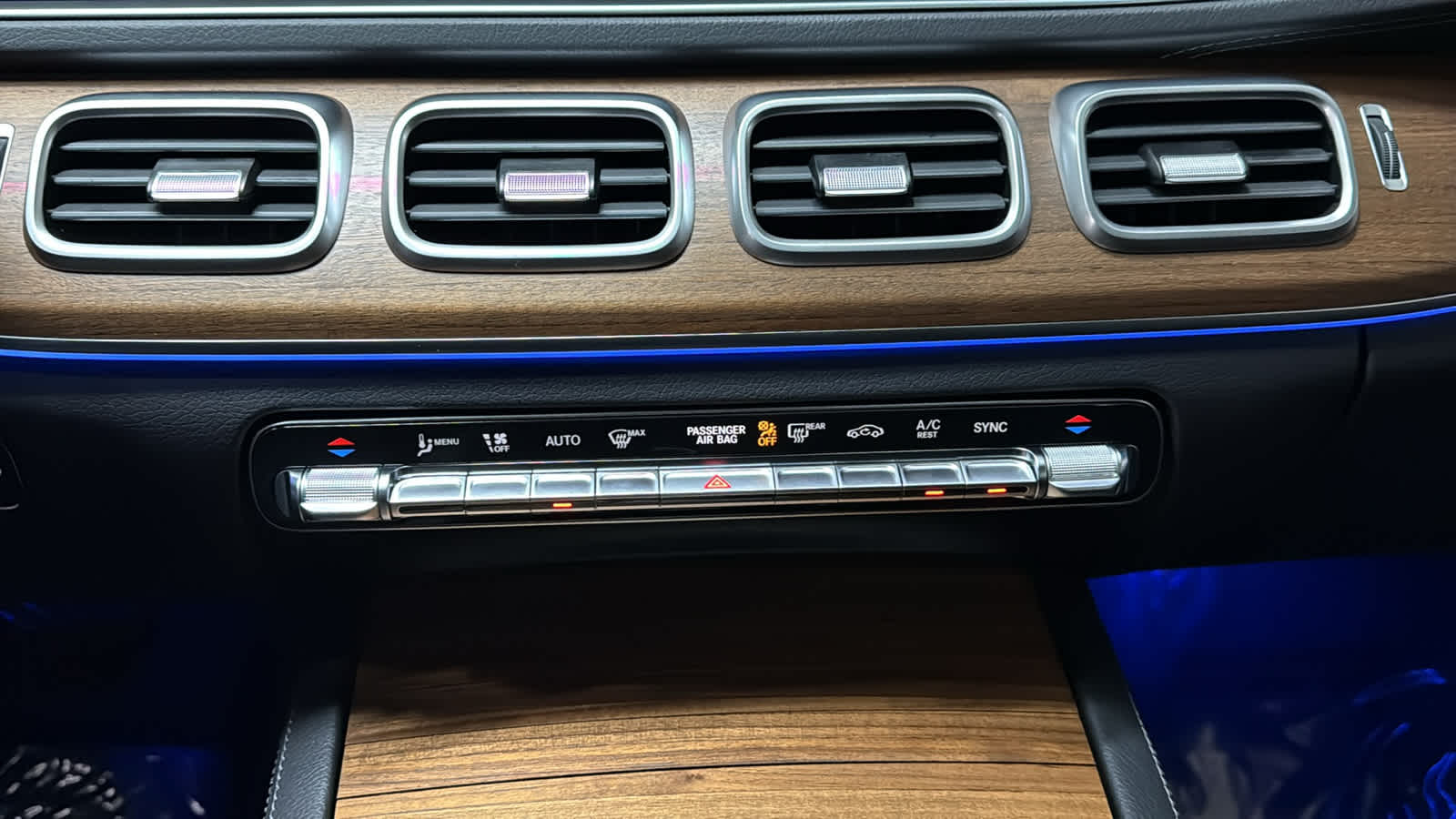 Thumbnail: 2026 Mercedes-Benz GLE - 24