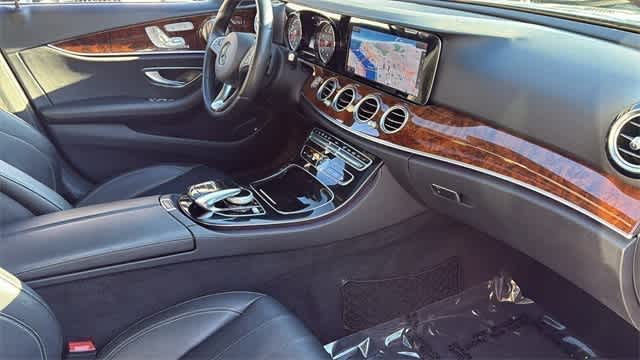 Thumbnail: 2017 Mercedes-Benz E-Class - 36