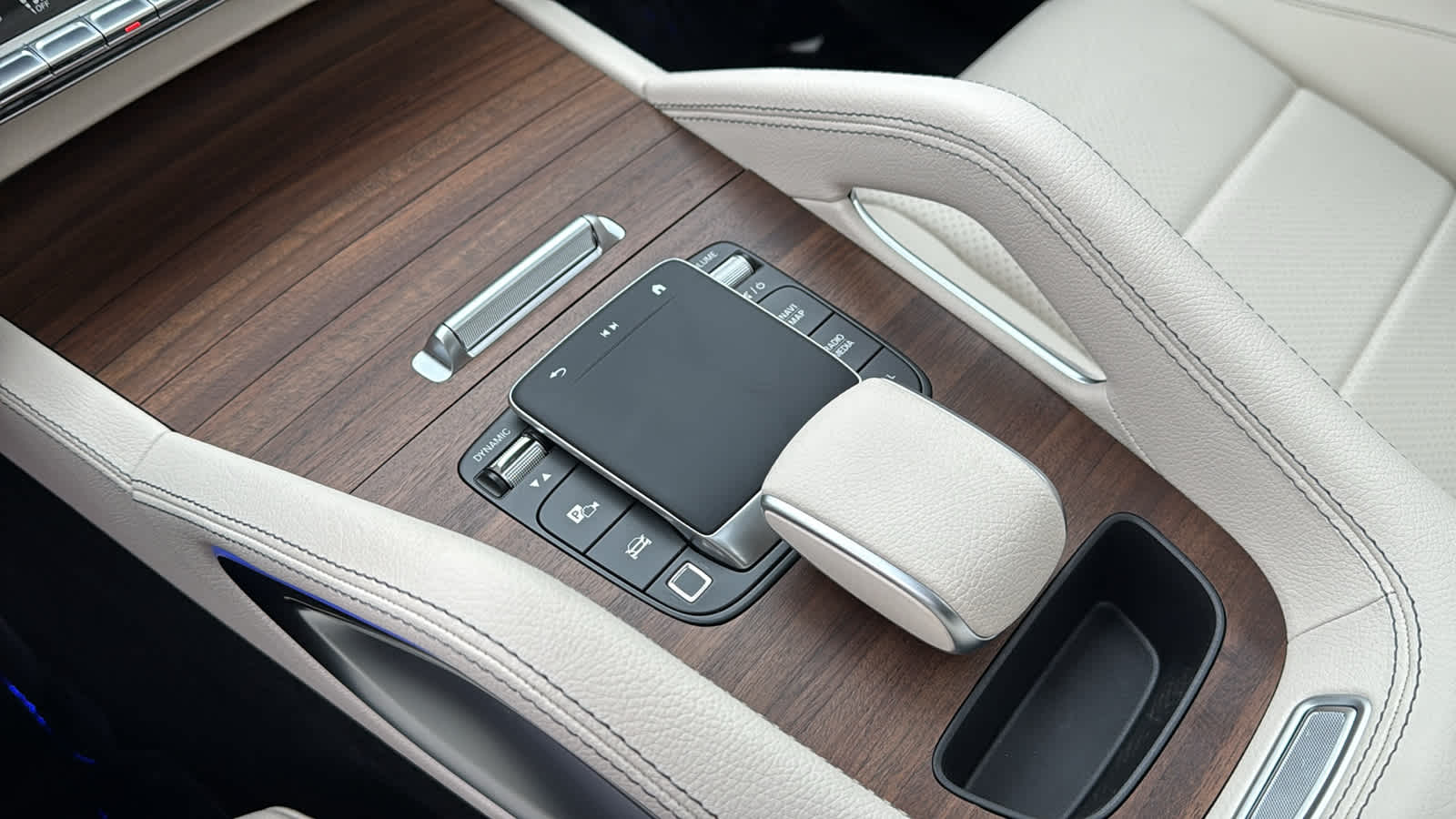 Thumbnail: 2026 Mercedes-Benz GLE - 22