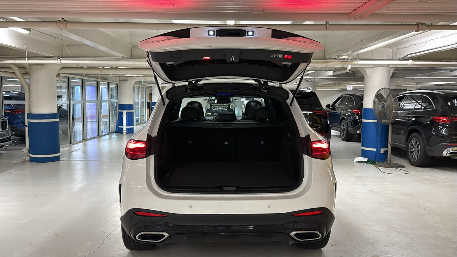 Thumbnail: 2026 Mercedes-Benz GLC - 9