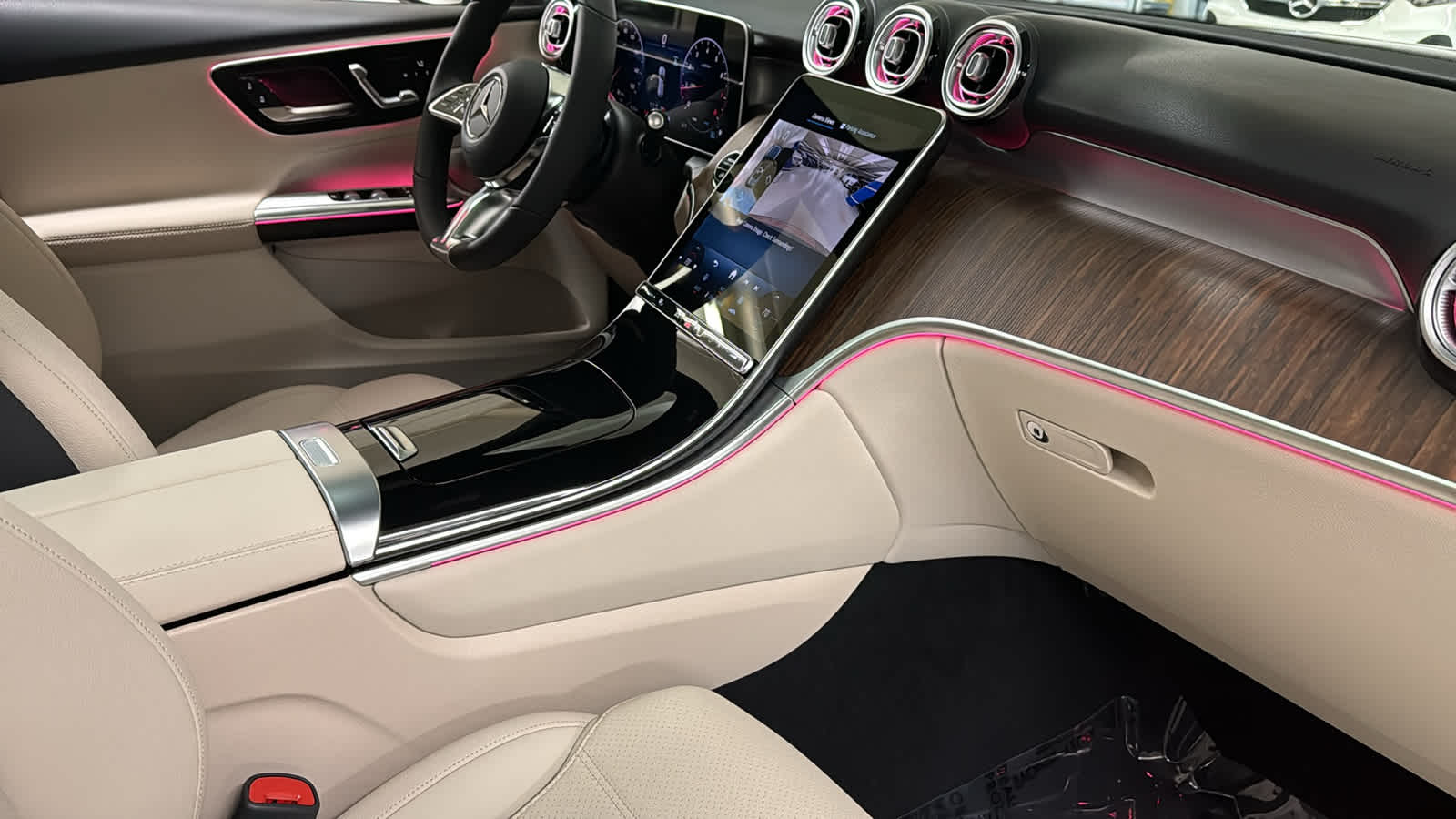 Thumbnail: 2026 Mercedes-Benz GLC - 35