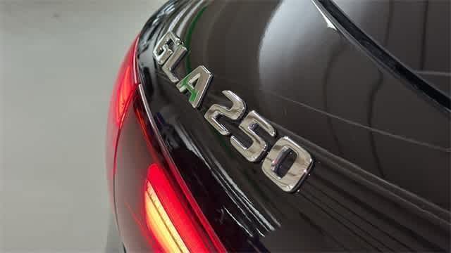 Thumbnail: 2025 Mercedes-Benz GLA - 9