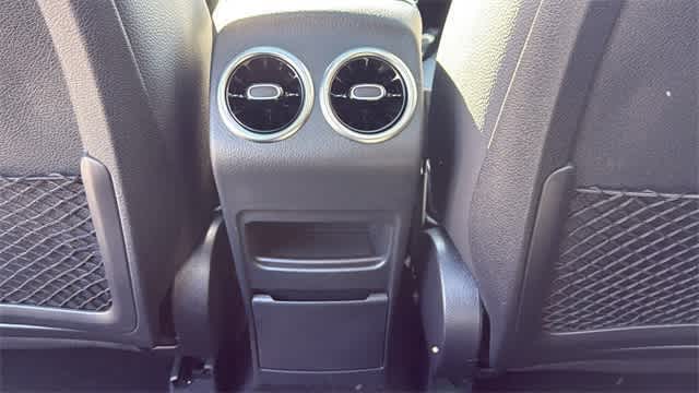 Thumbnail: 2025 Mercedes-Benz GLB - 11