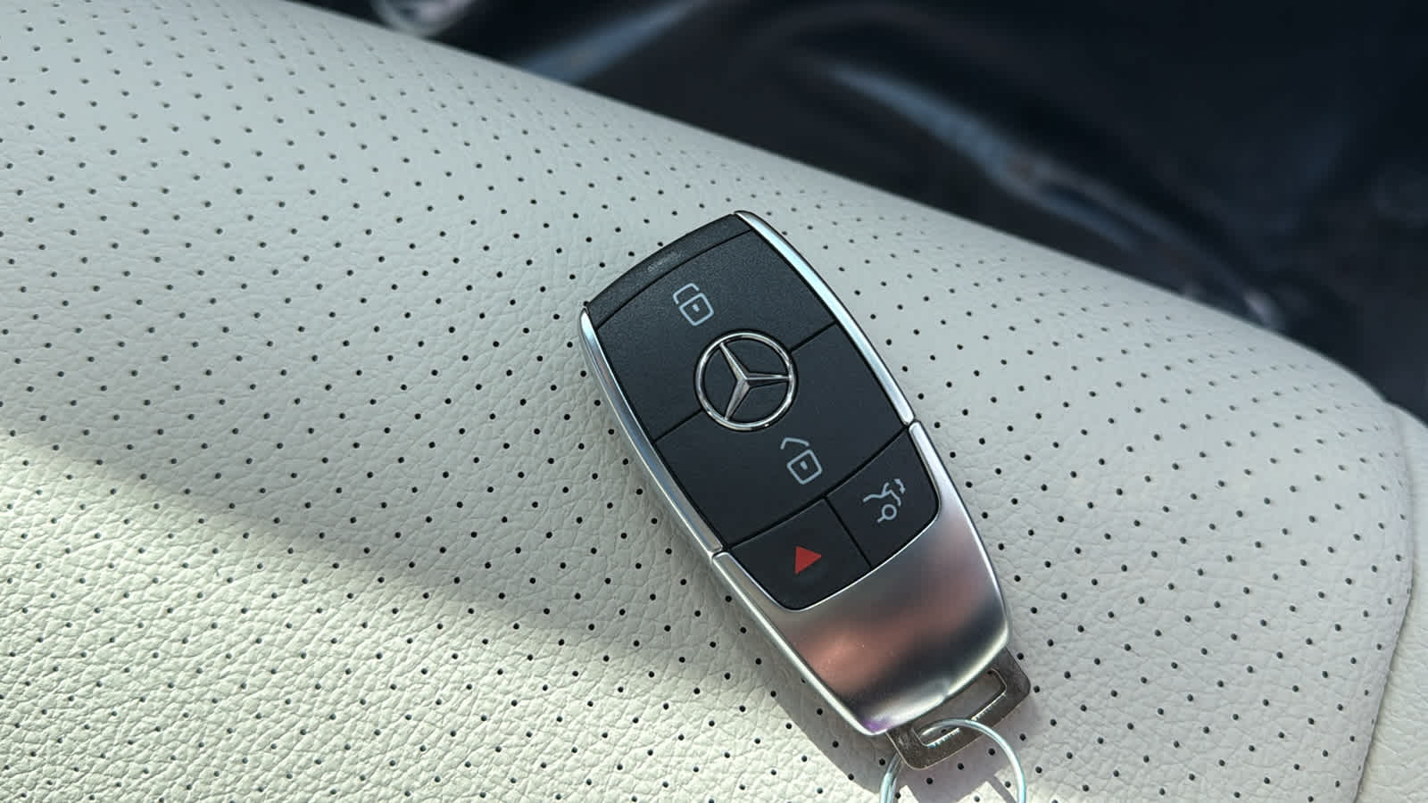 Thumbnail: 2026 Mercedes-Benz GLE - 39