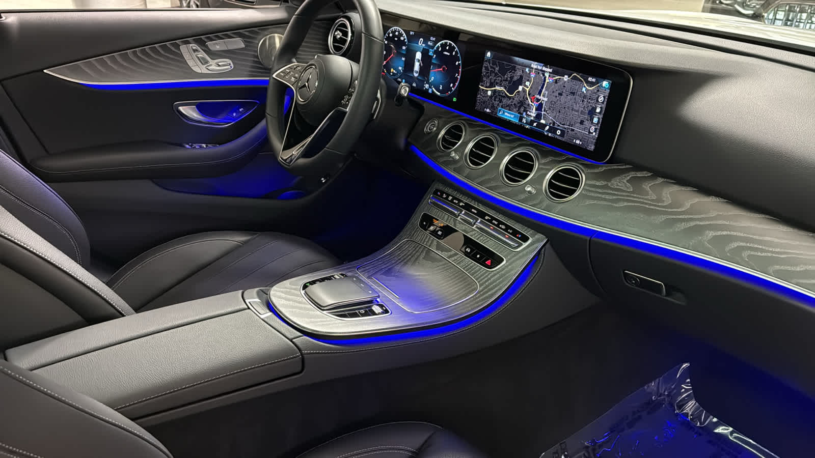 Thumbnail: 2023 Mercedes-Benz E-Class - 35