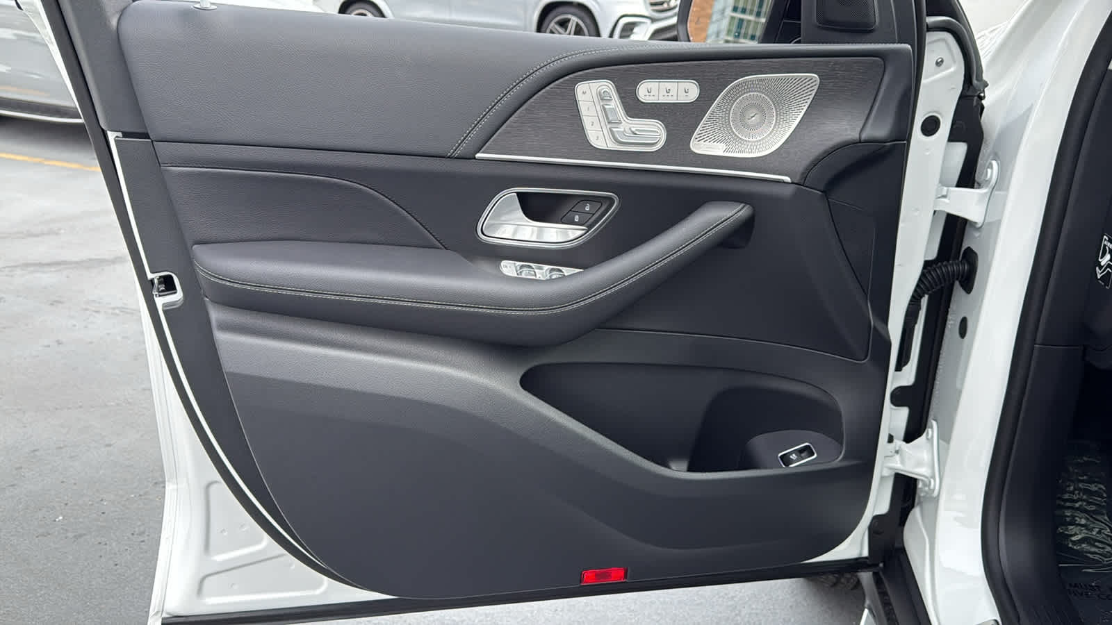 Thumbnail: 2026 Mercedes-Benz GLE - 13