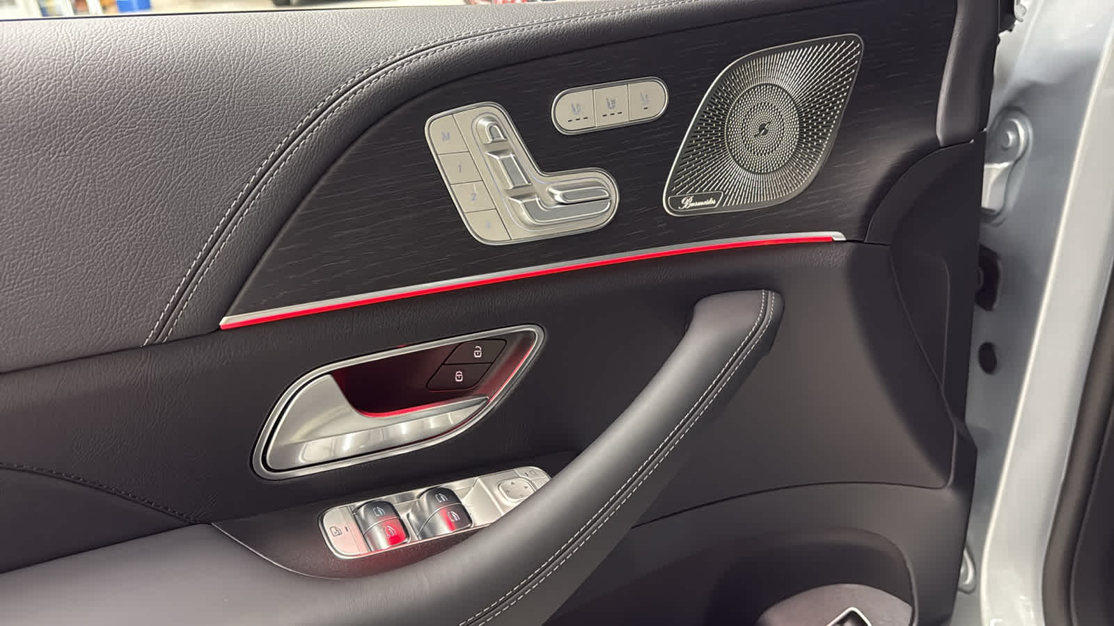 Thumbnail: 2026 Mercedes-Benz GLE - 14