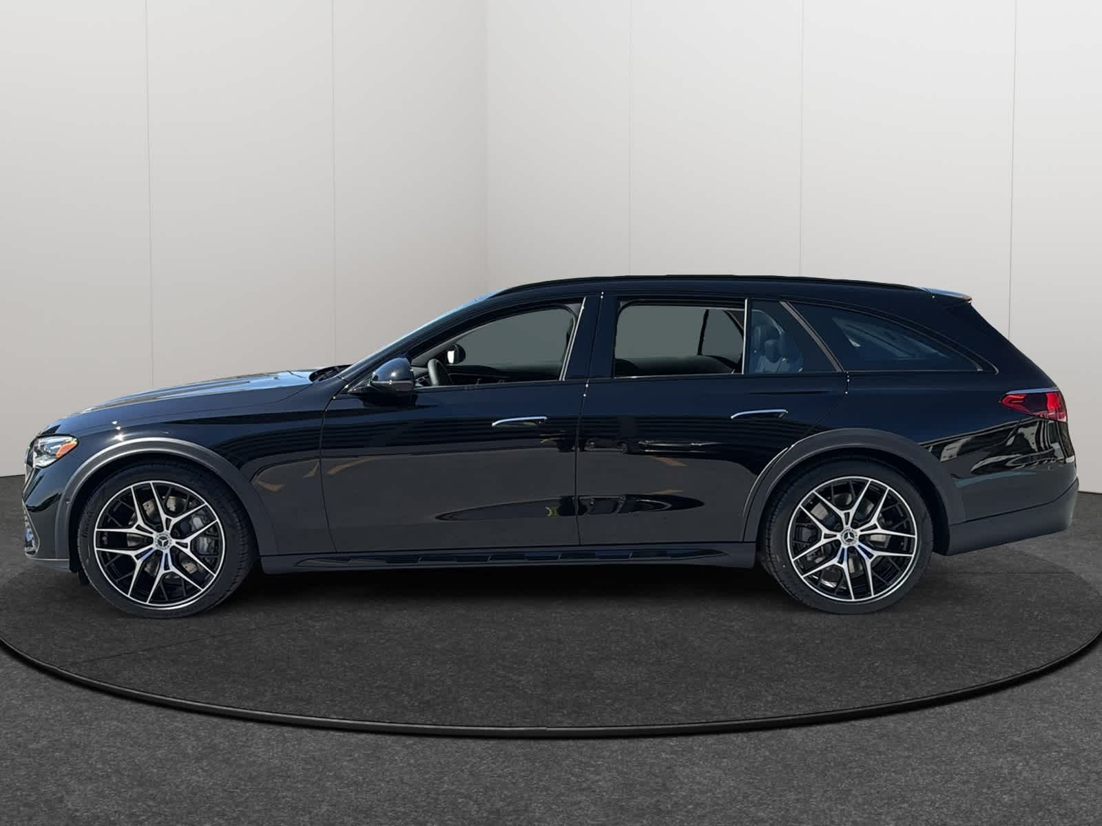 Thumbnail: 2026 Mercedes-Benz E-Class - 3