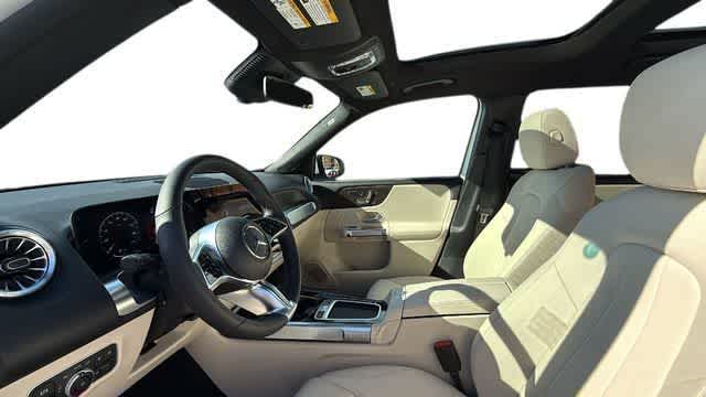 Thumbnail: 2025 Mercedes-Benz GLB - 4