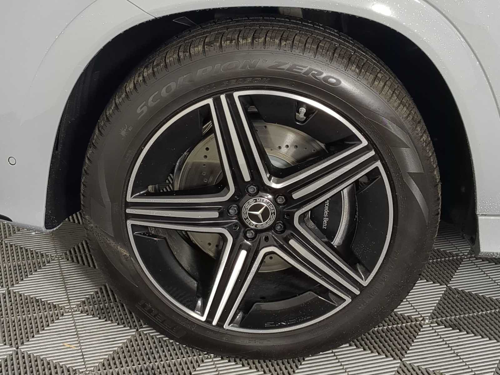 Thumbnail: 2026 Mercedes-Benz GLE - 12