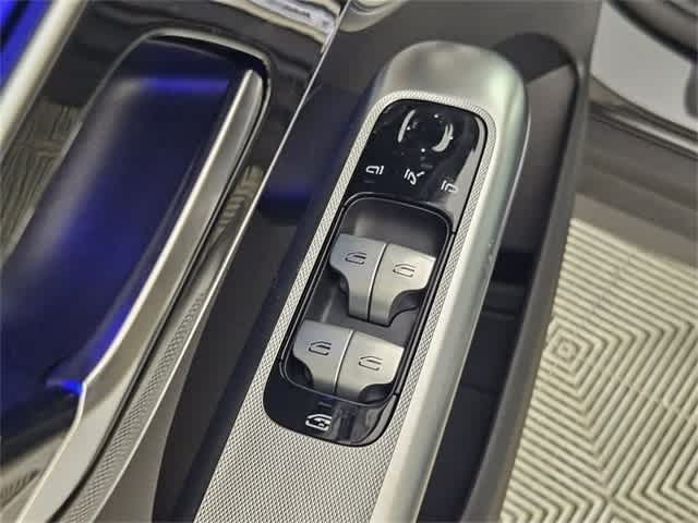 Thumbnail: 2025 Mercedes-Benz GLC - 34