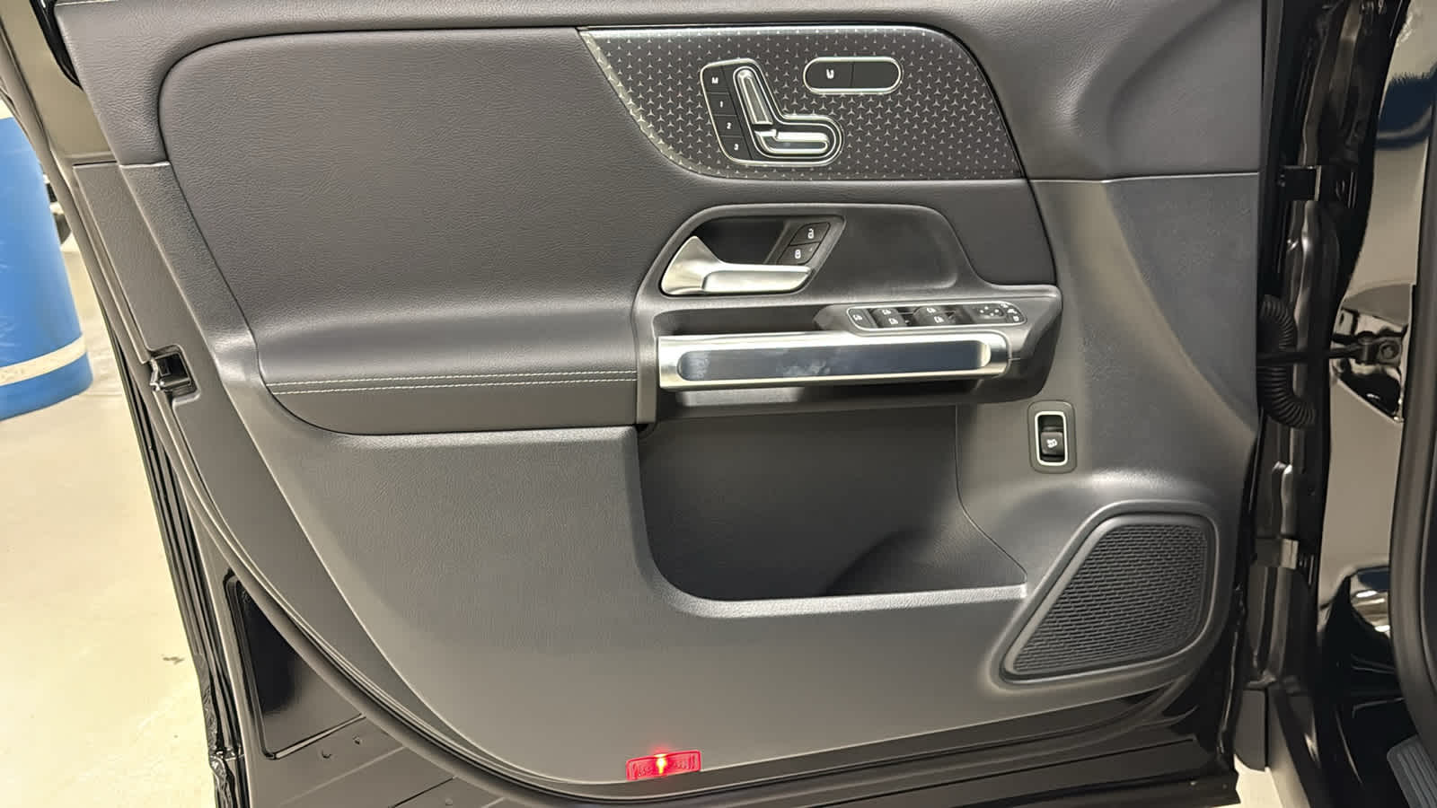 Thumbnail: 2026 Mercedes-Benz GLB - 16