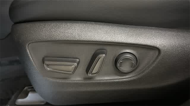 Thumbnail: 2022 Toyota Highlander - 15