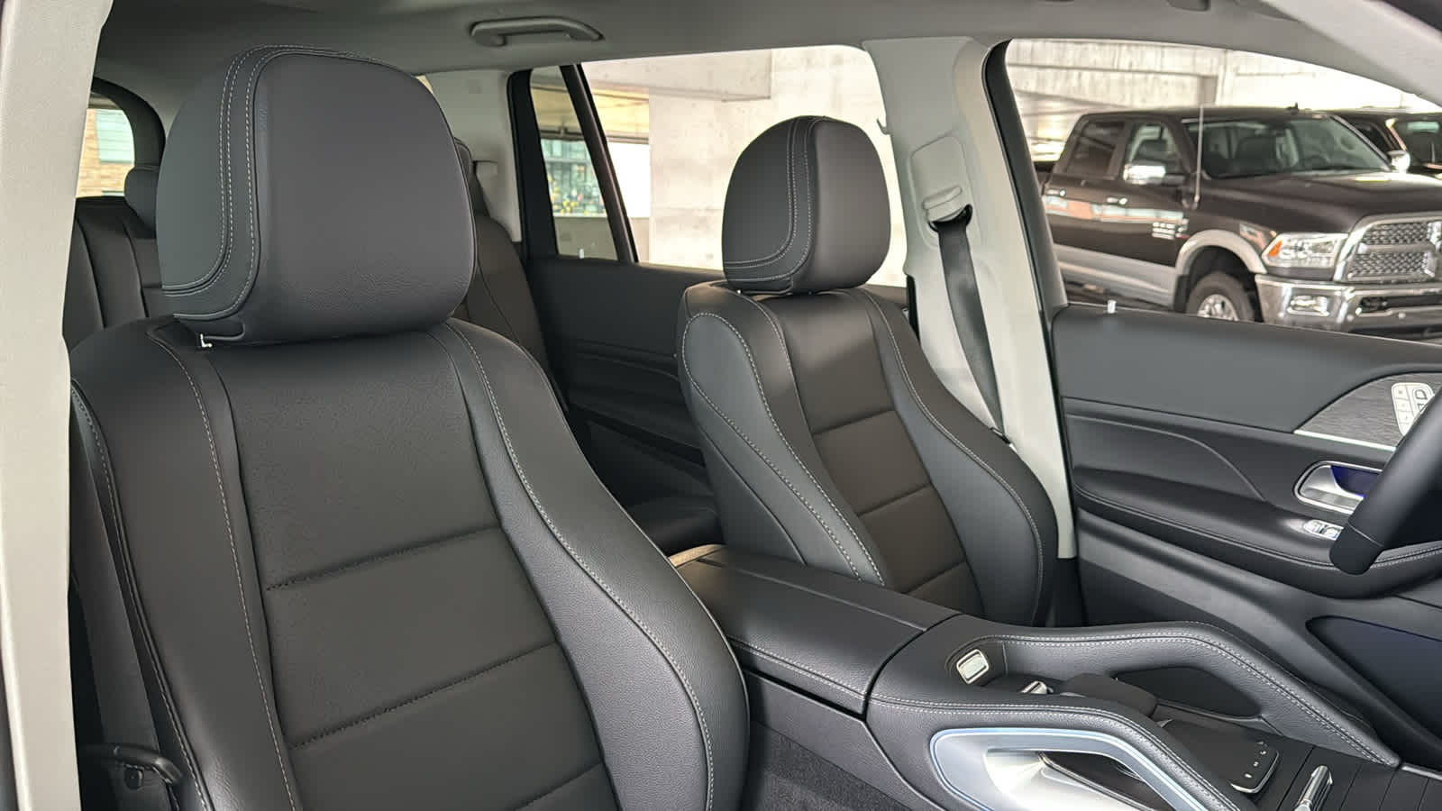 Thumbnail: 2026 Mercedes-Benz GLS - 35