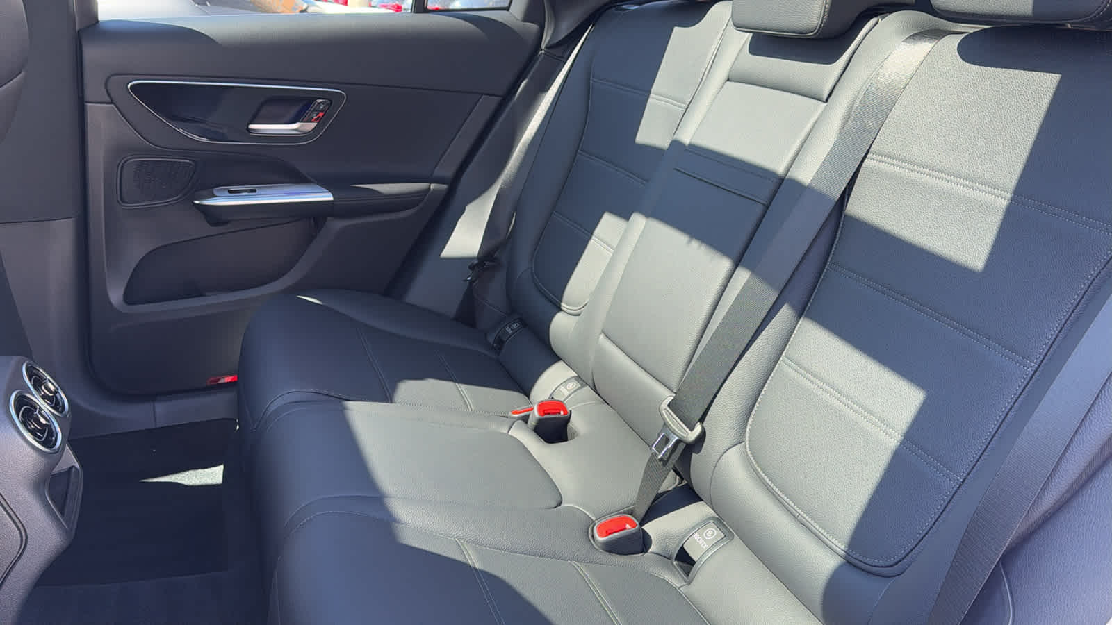 Thumbnail: 2026 Mercedes-Benz GLC - 32