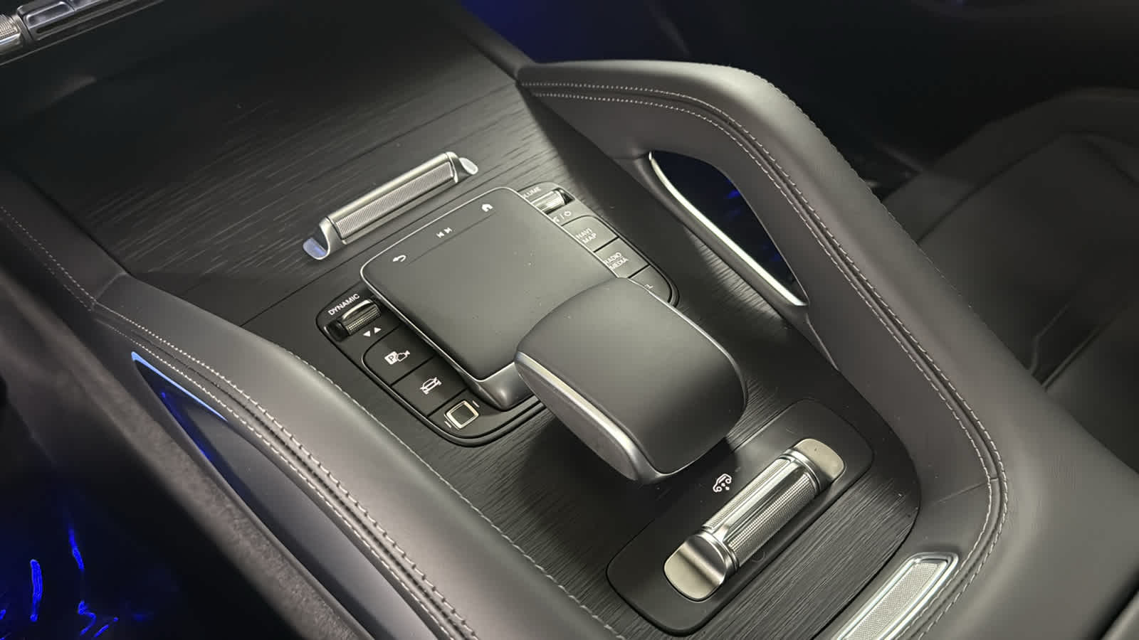 Thumbnail: 2026 Mercedes-Benz GLE - 22