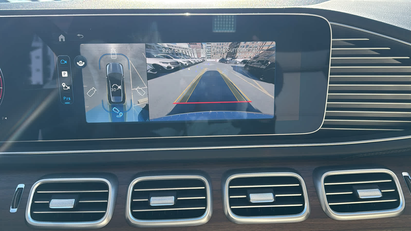 Thumbnail: 2026 Mercedes-Benz GLE - 22