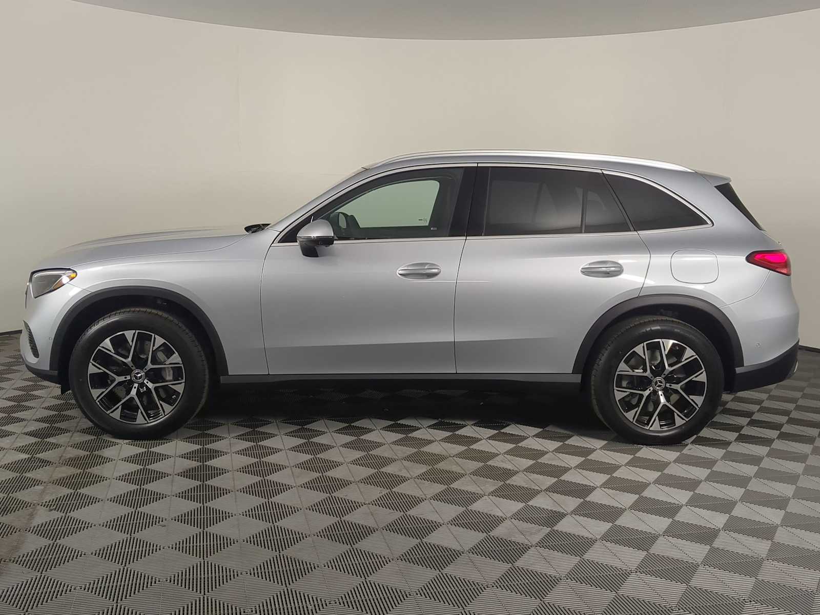 Thumbnail: 2026 Mercedes-Benz GLC - 2