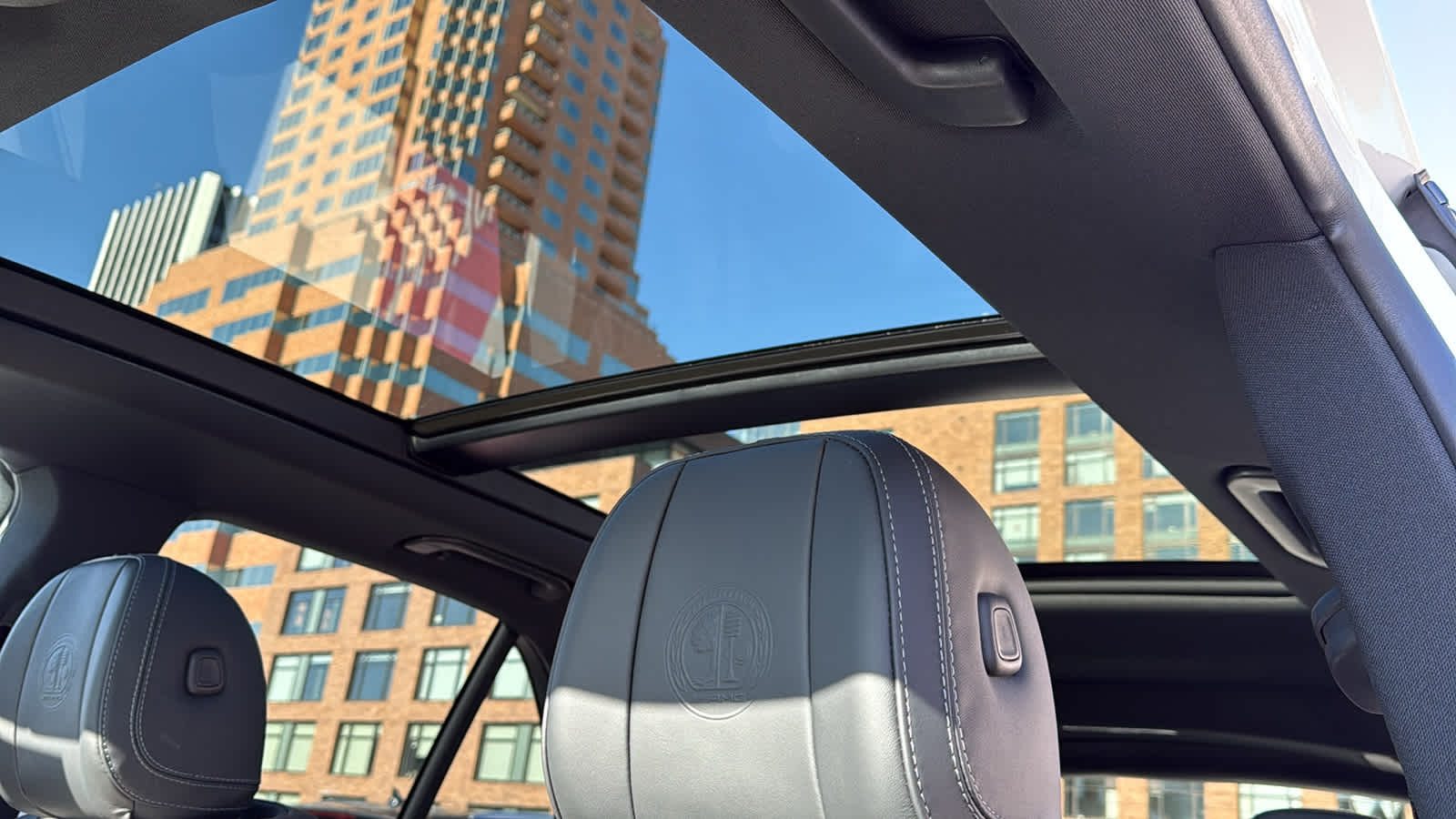 Thumbnail: 2026 Mercedes-Benz GLE - 26