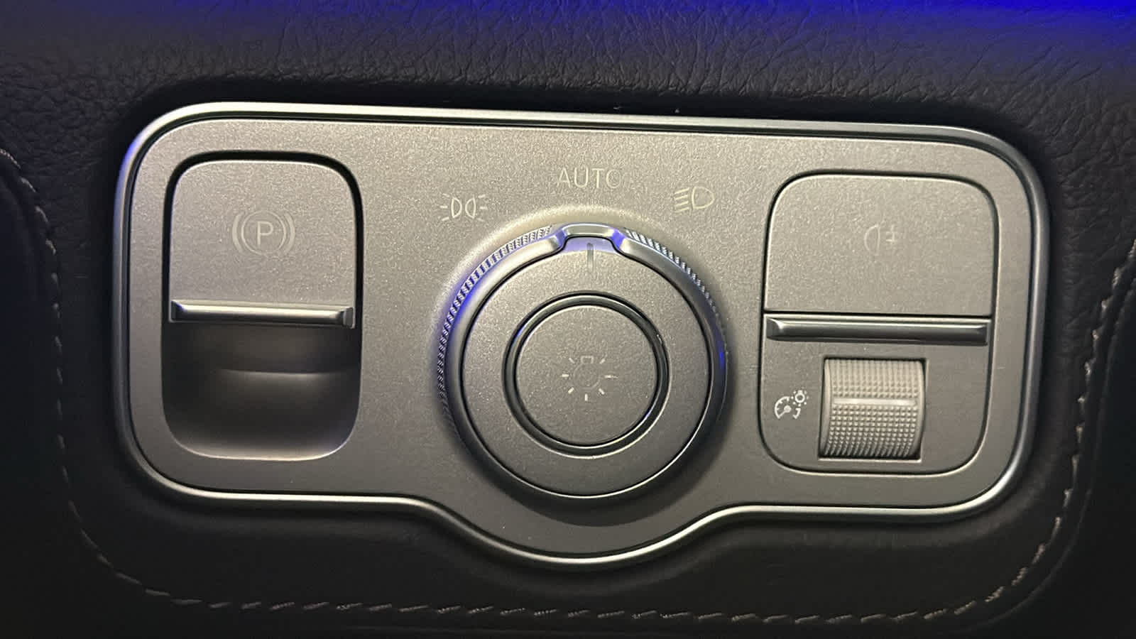 Thumbnail: 2026 Mercedes-Benz GLE - 16