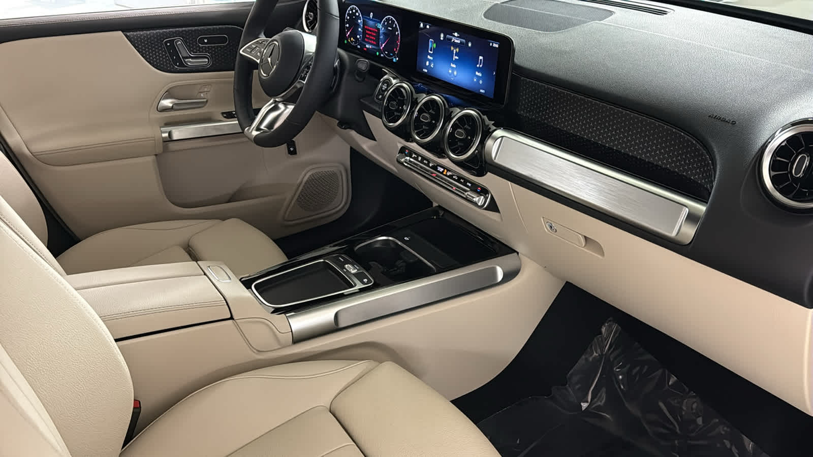 Thumbnail: 2026 Mercedes-Benz GLB - 38