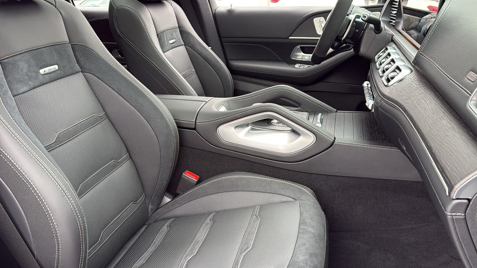 Thumbnail: 2026 Mercedes-Benz GLE - 37