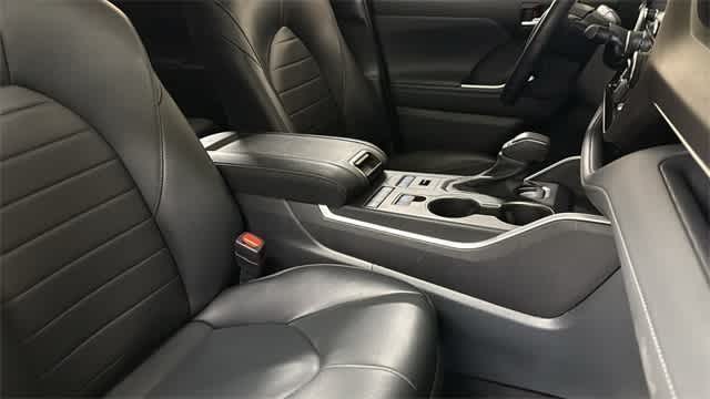 Thumbnail: 2022 Toyota Highlander - 33