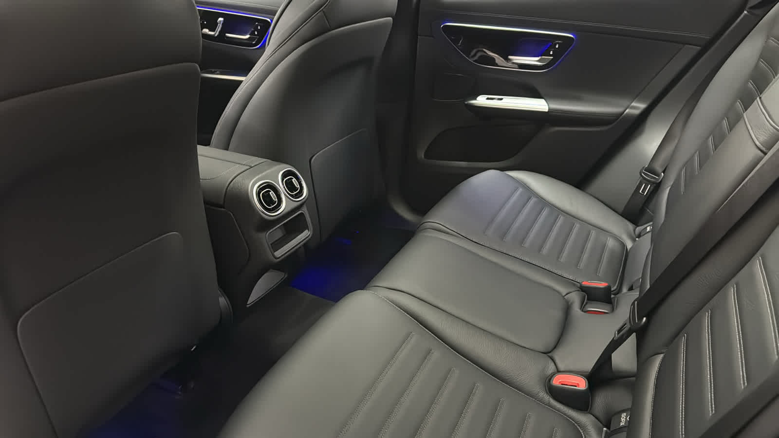 Thumbnail: 2026 Mercedes-Benz GLC - 31